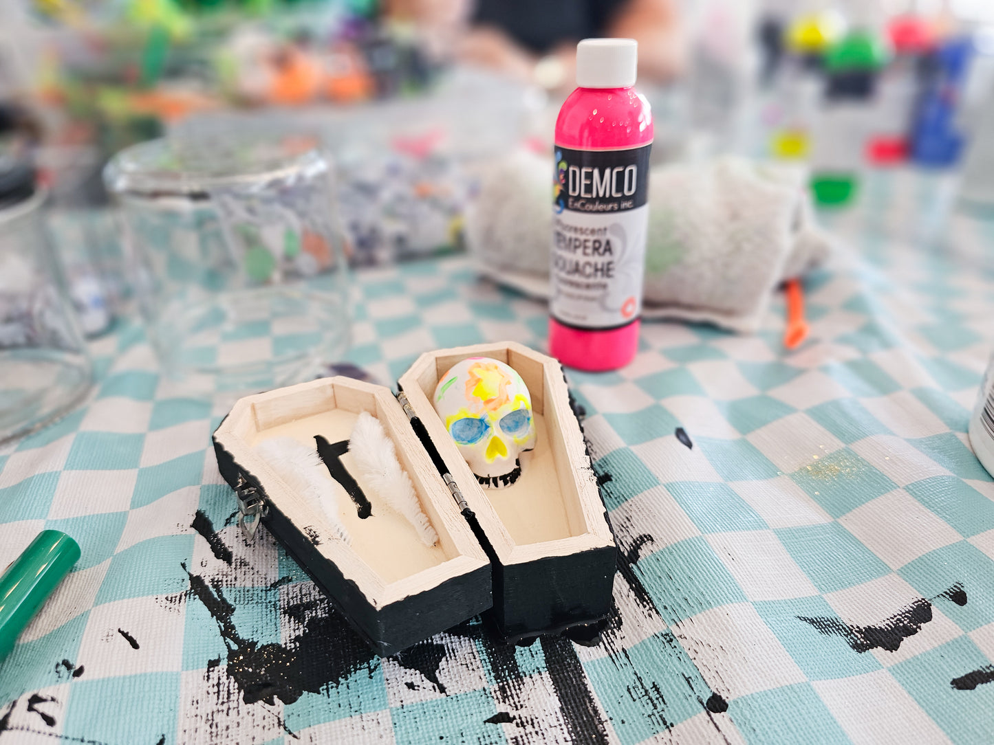 PRÉCOMMANDE SANS FRAIS - Ouvre si tu oses… la Maison Hantée remplie d’activités artistiques!