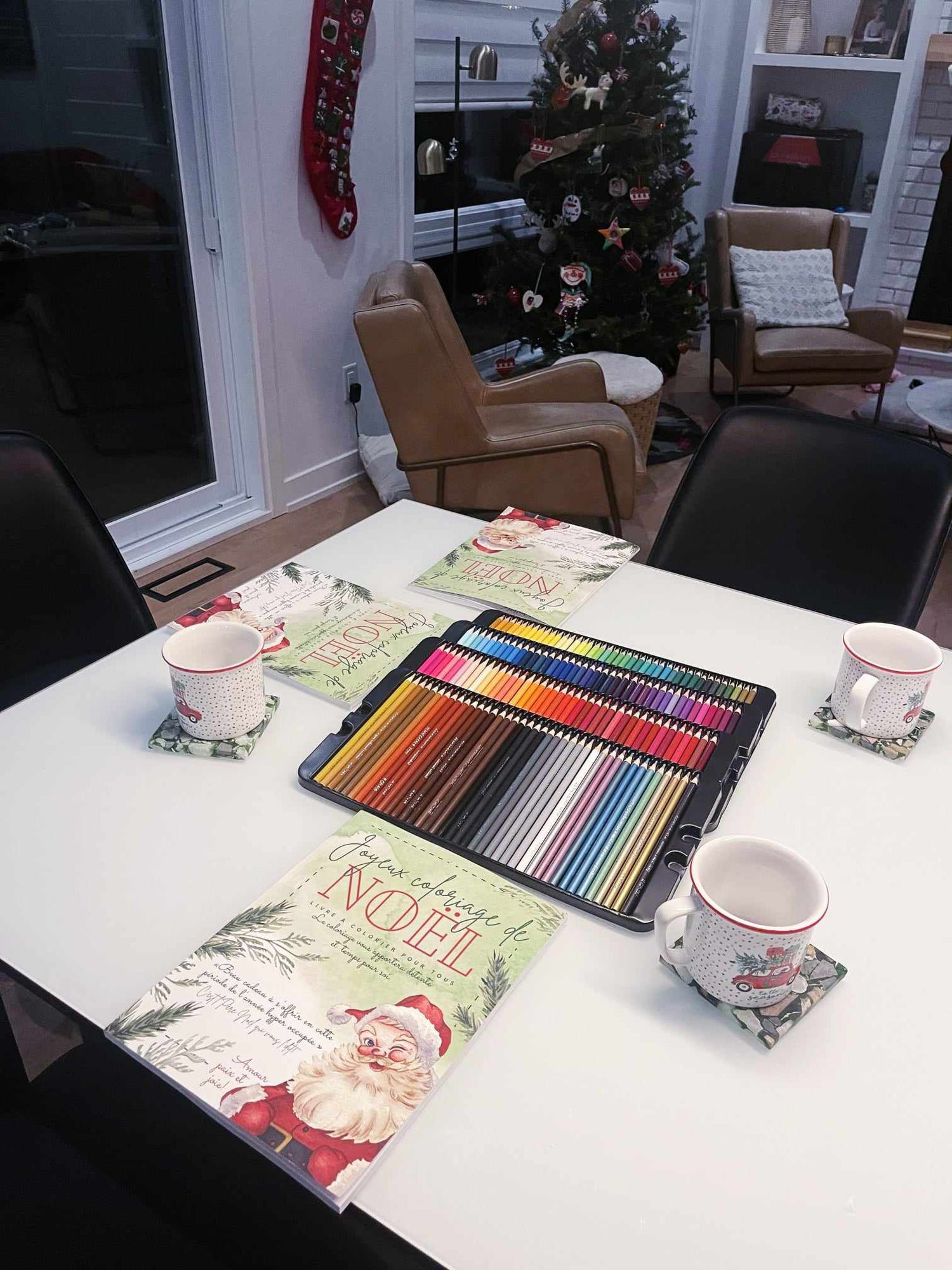 Activité en famille avec le livre à colorier de Noël de Lenka Lagueux chez Couleur Pastel